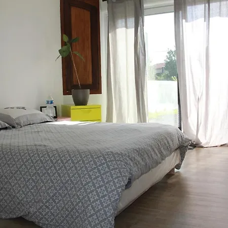 De 50m Carre Entierement Renove Apartament